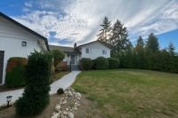 Building Photo - Large Home in peaceful setting