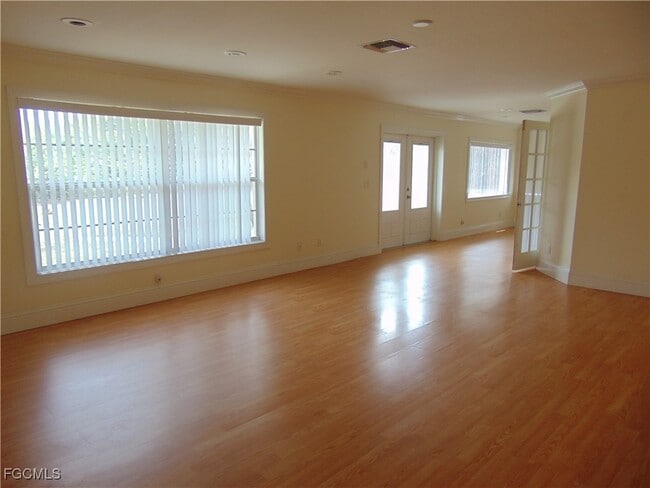 Building Photo - 713 Caloosa Estates Dr