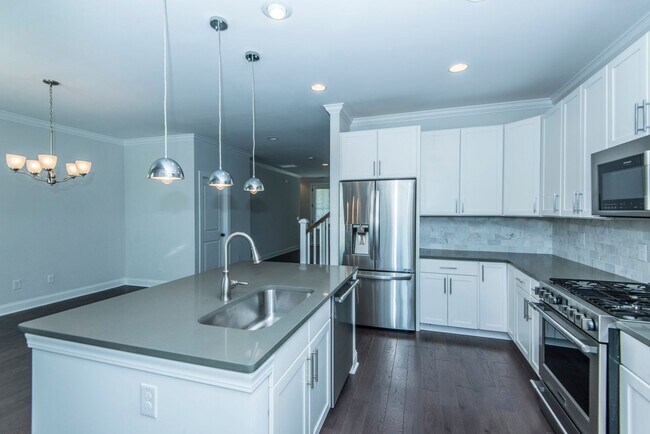 Building Photo - Beautiful Oyster Point Townhome - Mt. Pleasant