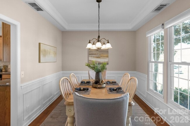 Building Photo - 2076 Belair Dr