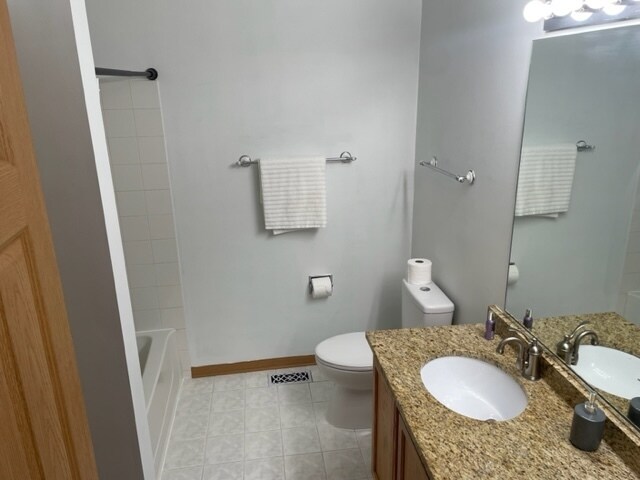 Building Photo - 2439 Oneida Ln