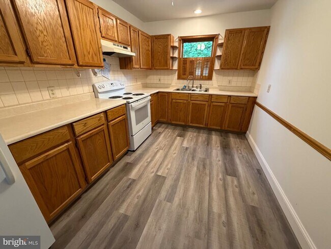 Building Photo - 122 Pine Glen Rd