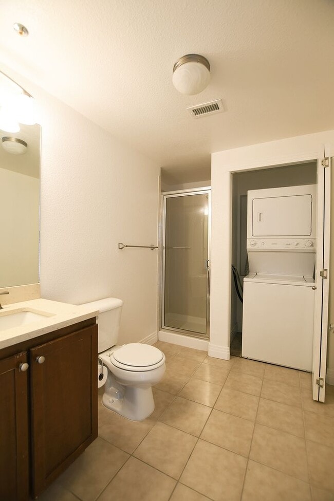 Building Photo - Centennial Condo for Rent! Outdoor Pool an...