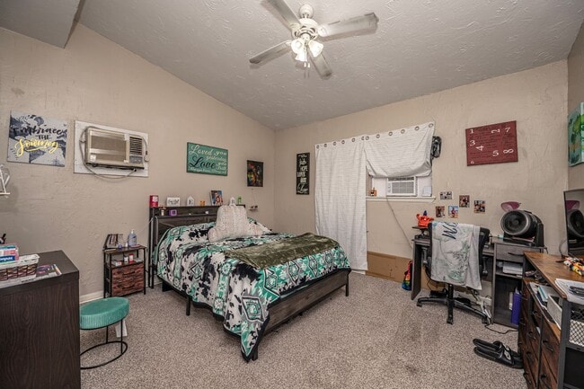 Building Photo - 4 Bedroom Rental Available February 15th!