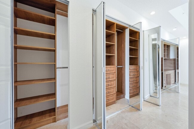 Building Photo - 1640 Presidential Way