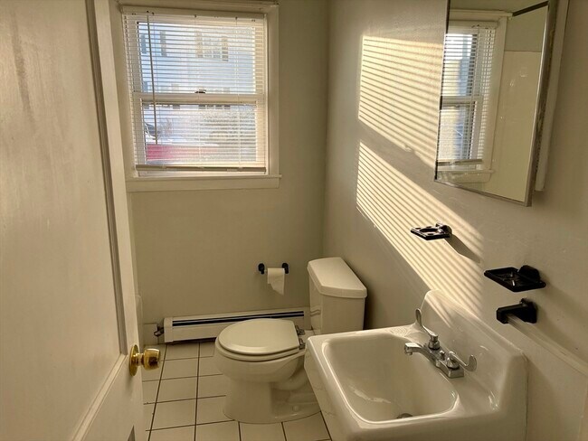 Building Photo - 10 16th St