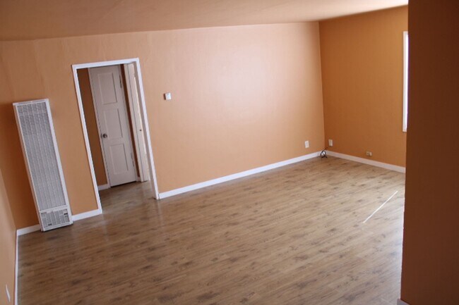 Building Photo - 2745 Rollingwood Dr