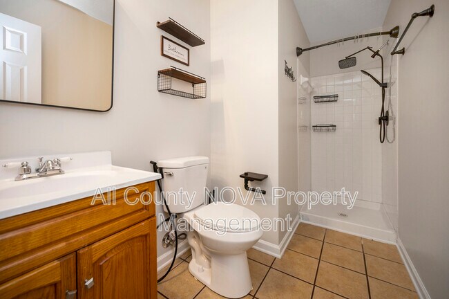 Building Photo - 610 Kensington Dr