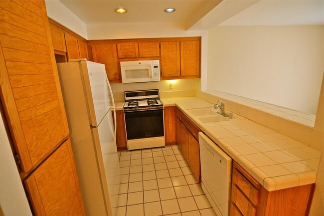Building Photo - 6909 Rodling Dr