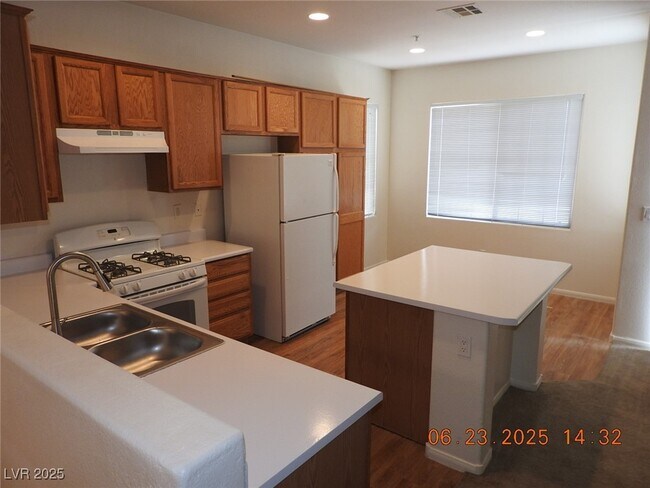 Building Photo - 707 W Sea Harbor Ct