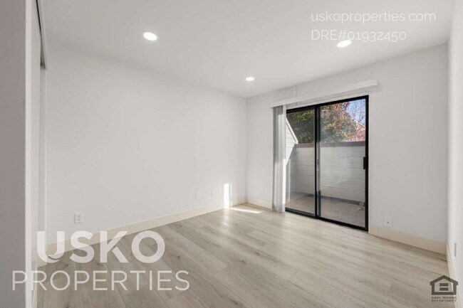 Building Photo - "Spacious 3-Bed Condo with 2 Baths in Citr...