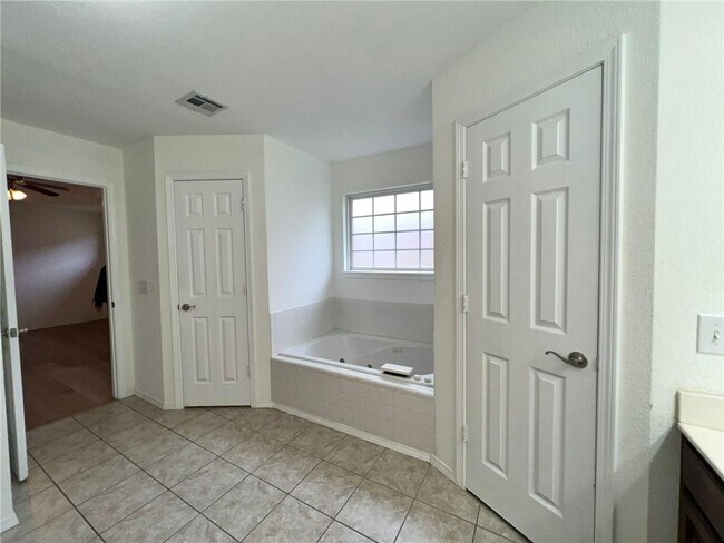 Building Photo - 2403 SW 20th St