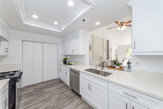 Building Photo - 10371 Garden Grove Blvd