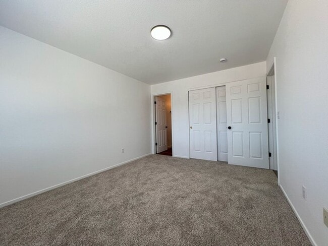 Building Photo - Refreshed Three Bedroom Cold Springs Home