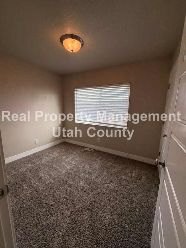 Building Photo - Half Off First Months Rent!! New Lower Rent!