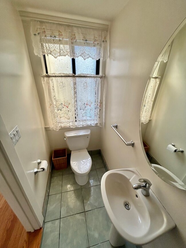 Building Photo - Charming Parkside 2bd/2bth Home