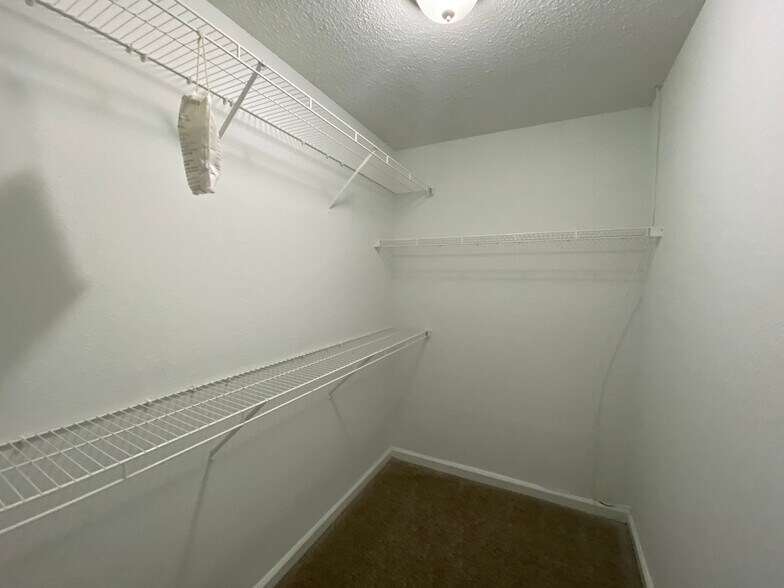 Building Photo - 4832 Royal Run Dr