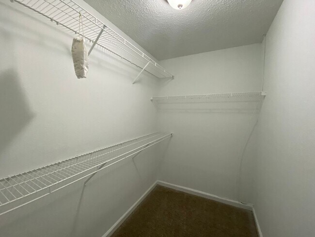 Building Photo - 4832 Royal Run Dr