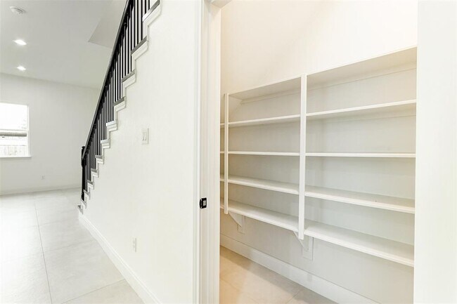 Building Photo - 4006 Bennington St