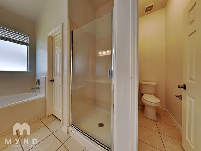 Building Photo - 21635 Falvel Sunset Ct