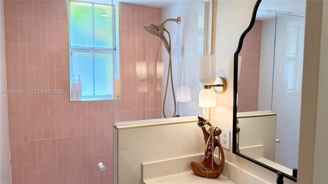 Building Photo - 736 13th St