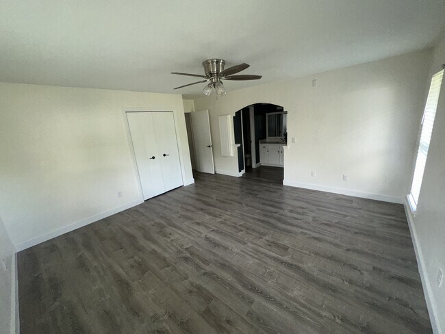 Building Photo - 5208 Mackleman Dr
