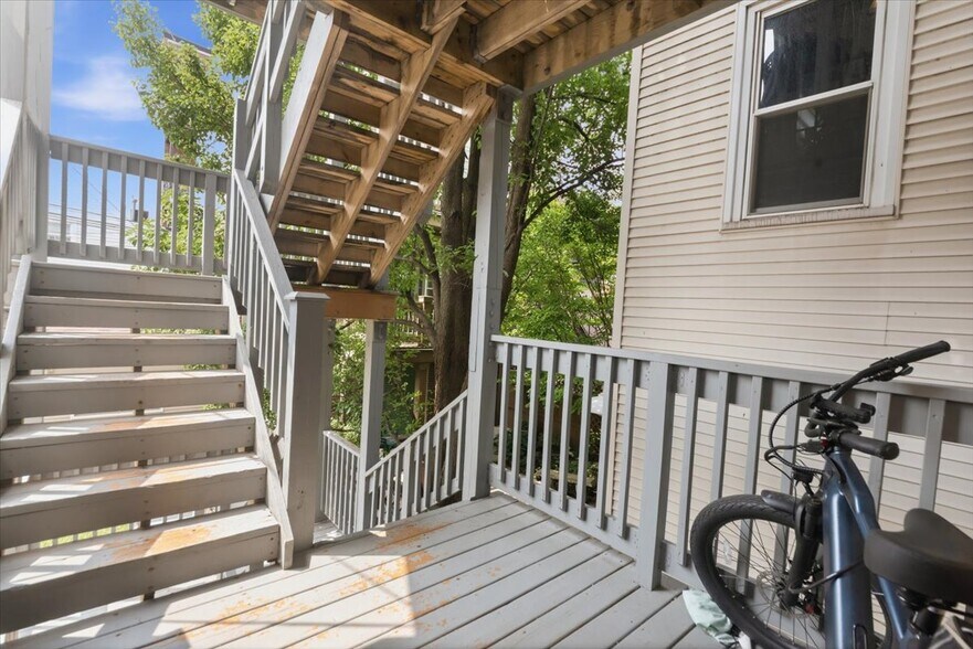 Building Photo - 3630 N Bosworth Ave