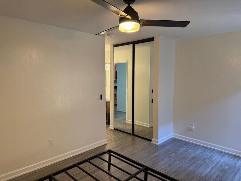 Building Photo - 1615 Hotel Cir S
