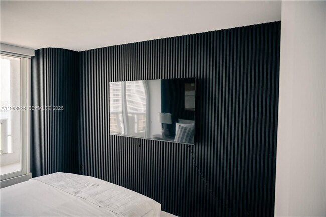 Building Photo - 1717 N Bayshore Dr