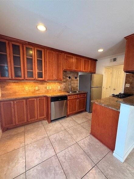 Building Photo - 407 E 45th St