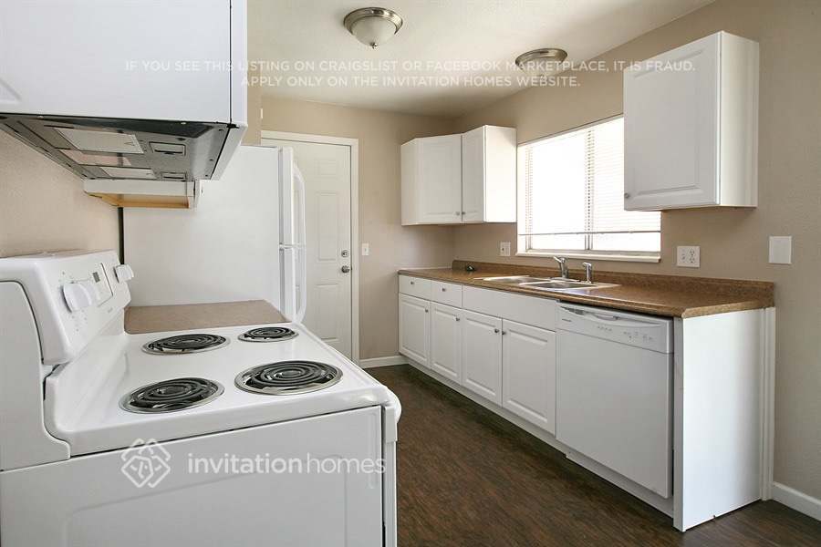 Building Photo - 10932 Birch Dr