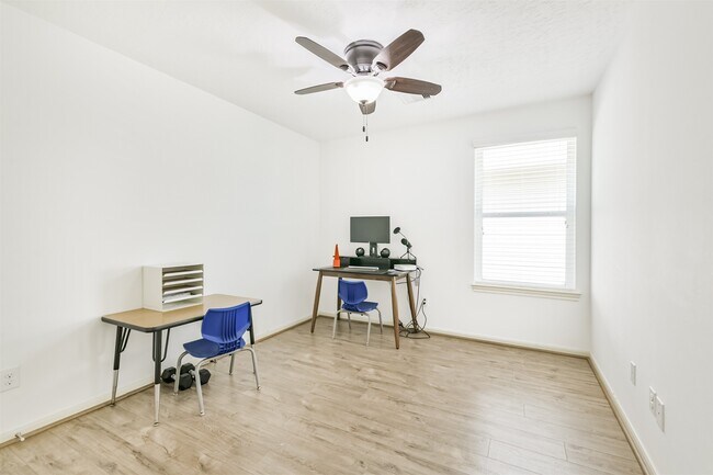 Building Photo - 1822 Don Alejandro