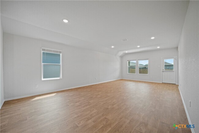 Building Photo - 465 Payton Dr
