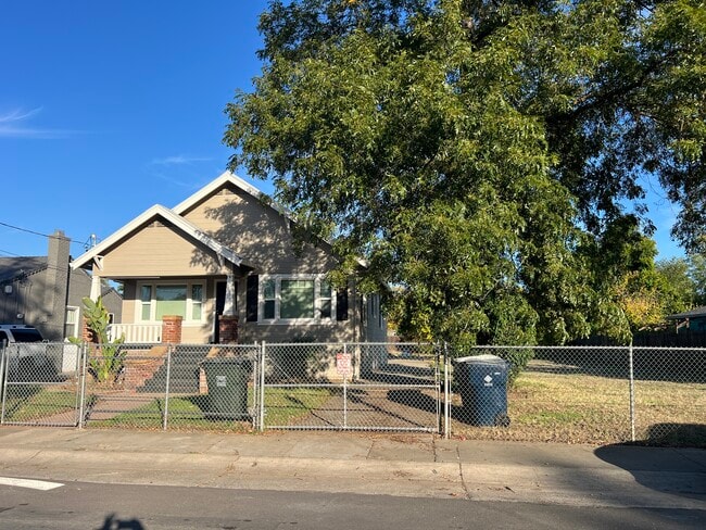 Building Photo - 3833 35th St