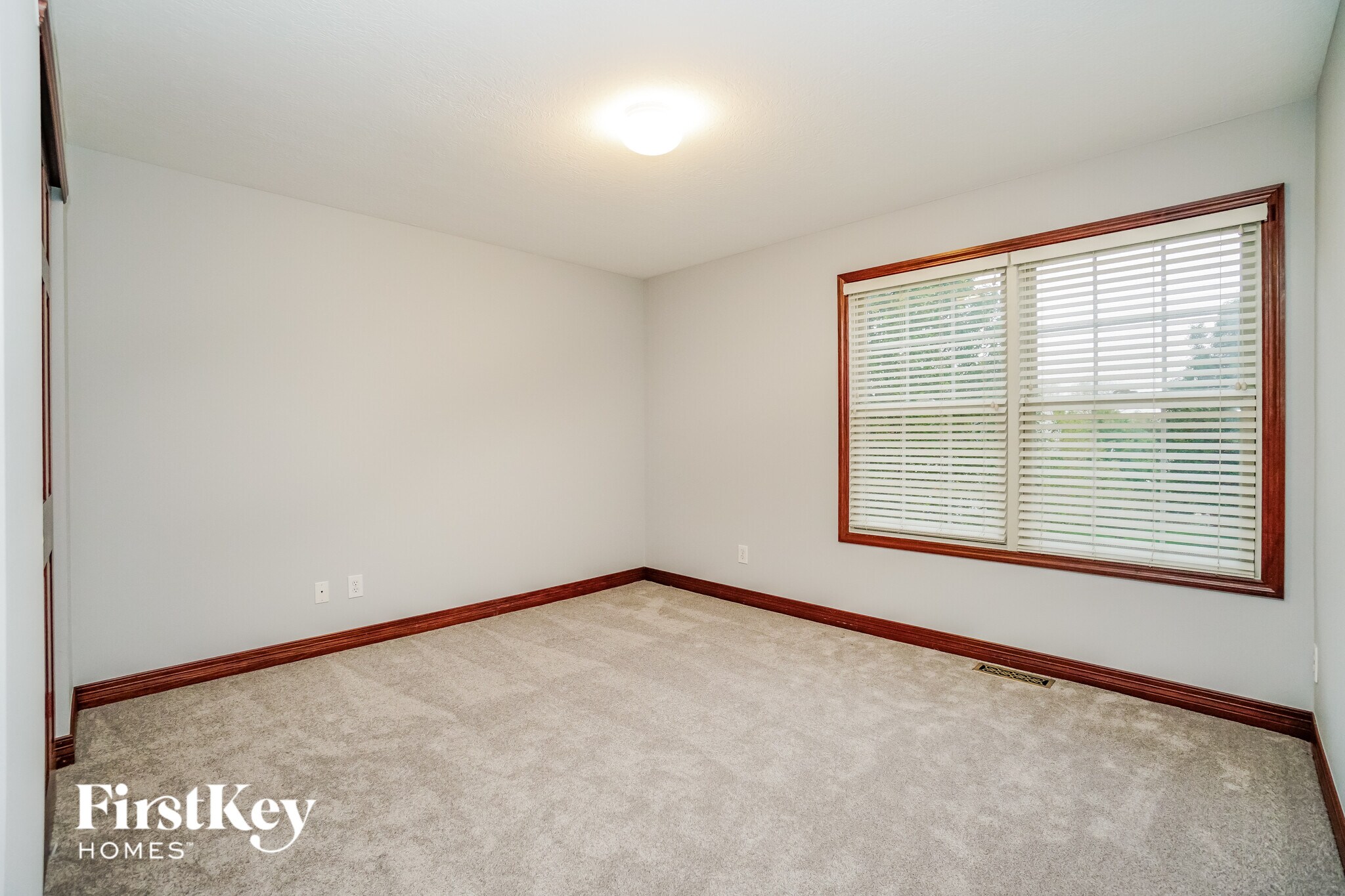 Building Photo - 936 Poppleton Pl N