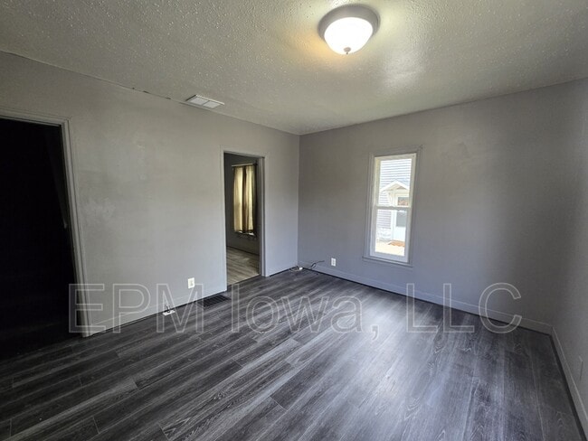 Building Photo - 709 Kern St