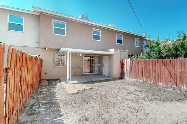Building Photo - Cozy 3 Bedroom 1.5 Bathroom In NW Albuquer...