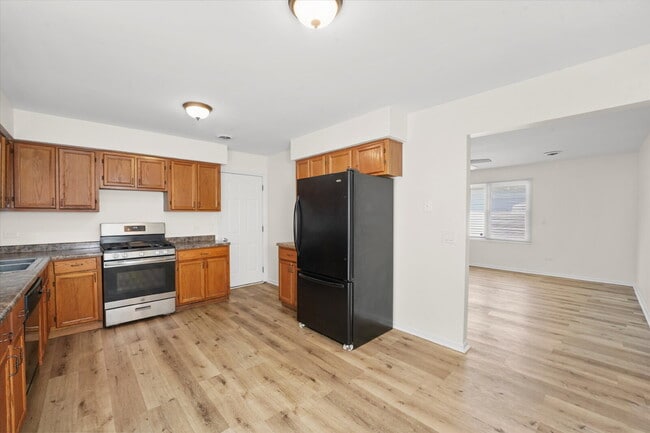 Building Photo - Updated 3-Bed/2-Bath Home with A Deck, Gar...