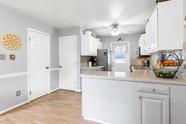 Building Photo - 24 Knollwood Dr