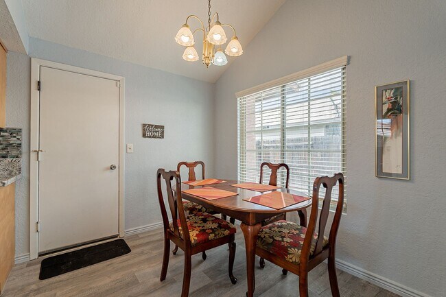 Building Photo - 4618 N Courtney Dr