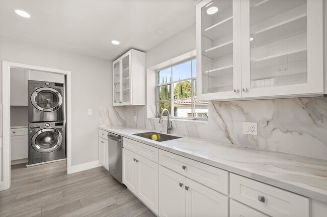 Building Photo - 35-35 Kennebec Ave