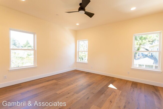 Building Photo - 2 br, 1.5 bath House - 1160 Leff Street