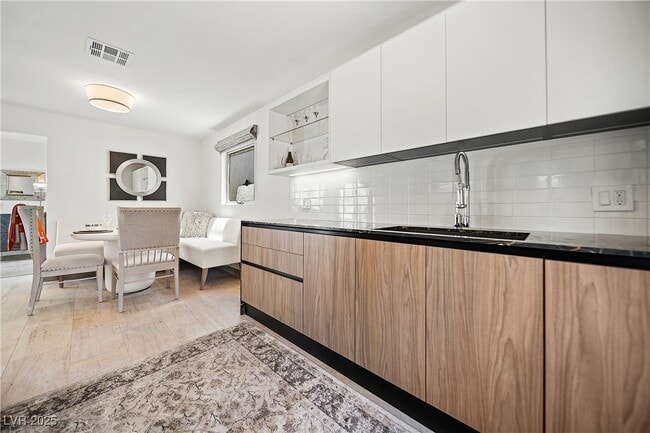 Building Photo - 3027 Bel Air Dr