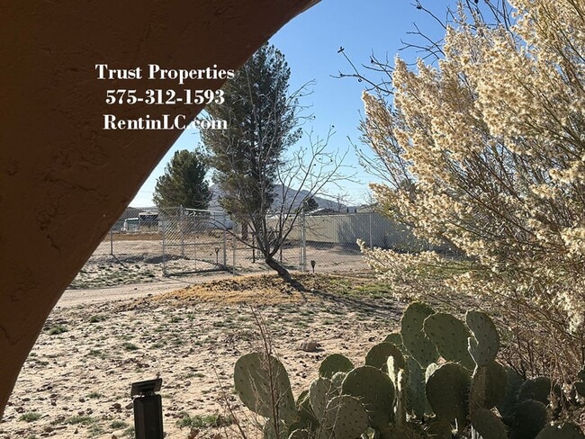 Building Photo - SFH / Country Setting