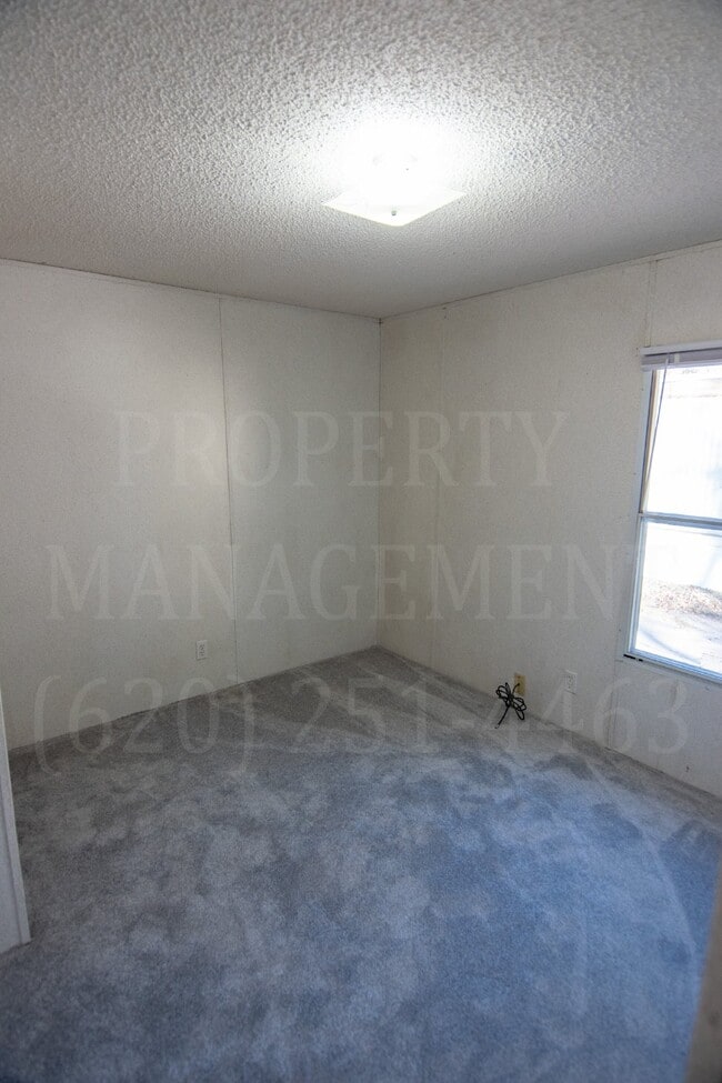 Building Photo - 3 Bedroom 2 Bath