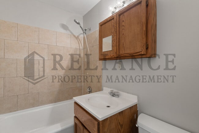 Building Photo - 839 N Oliver St