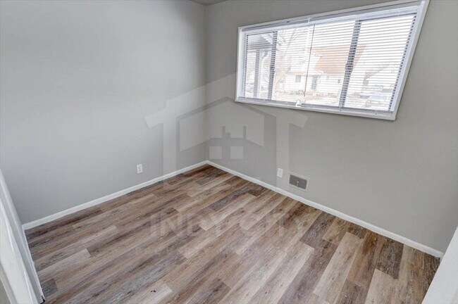 Building Photo - 750 S Dequincy St