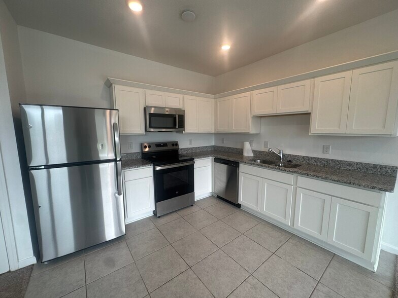 Building Photo - 3238 Vesara Dr