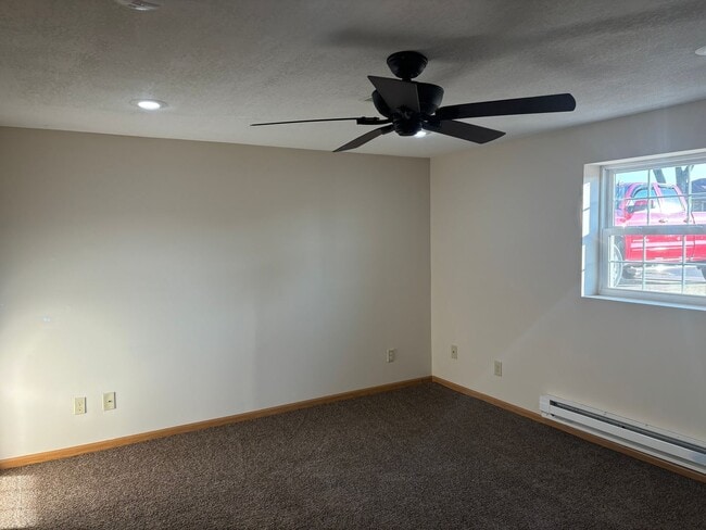Building Photo - 3 Bedroom, 3.5 Bath w/Garage Single Family Home in Camanche, IA
