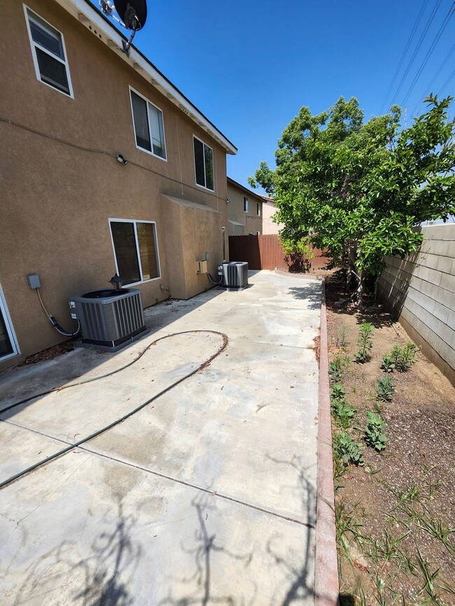 Building Photo - Beautiful 5 Bedroom House fully remodeled....